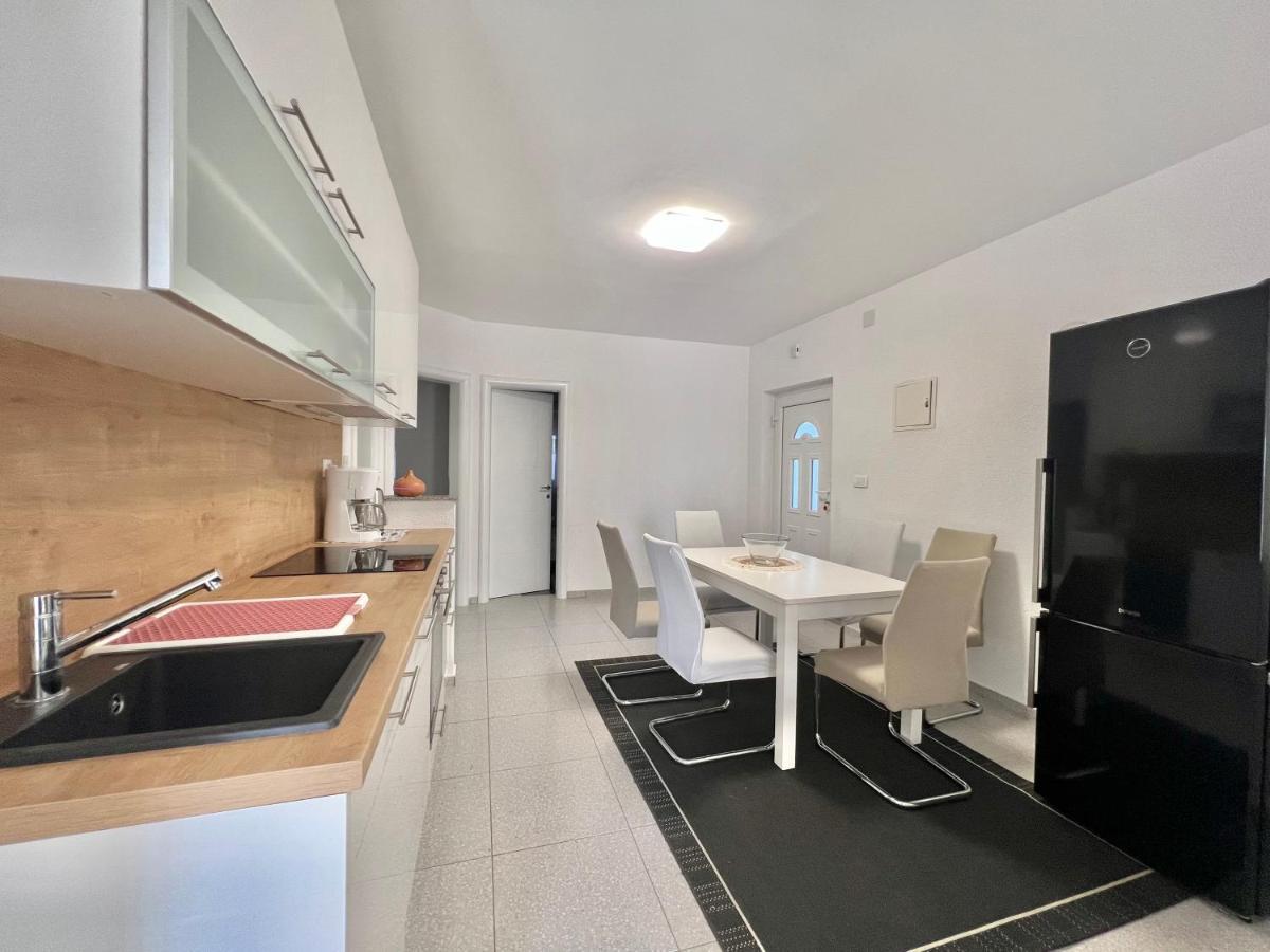 Apartmani Ana Dramalj Buitenkant foto