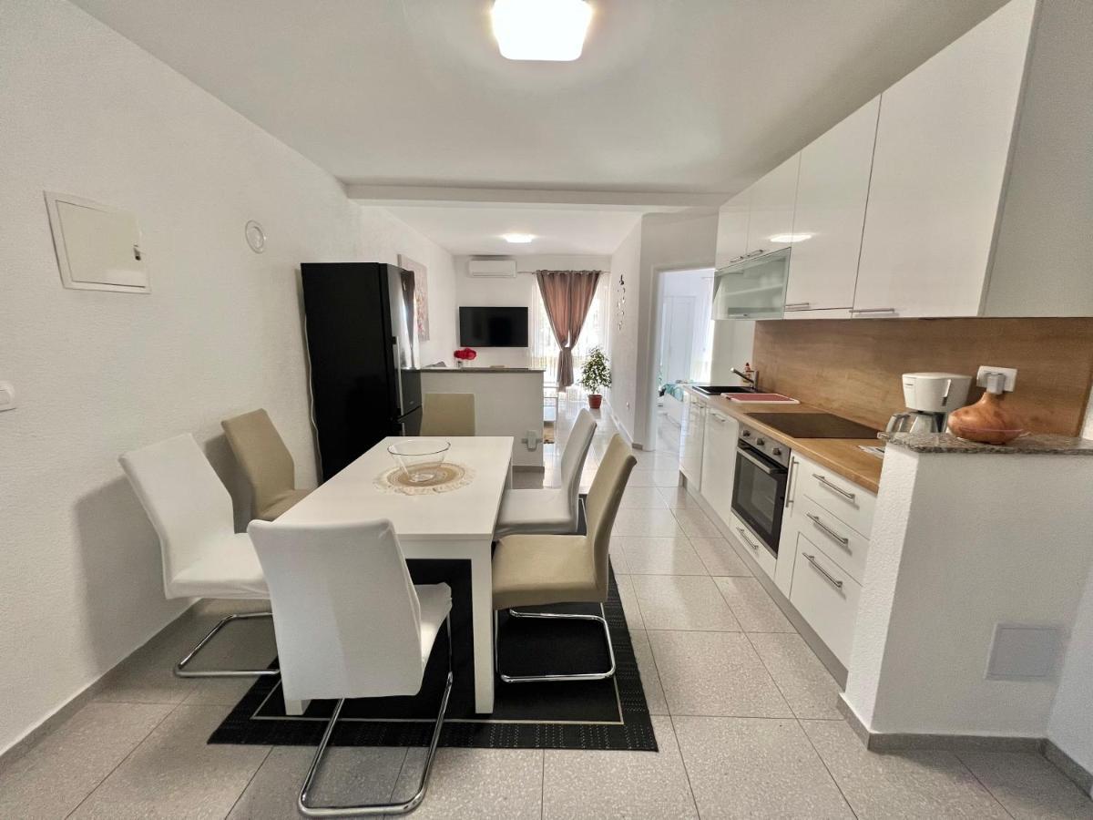 Apartmani Ana Dramalj Buitenkant foto